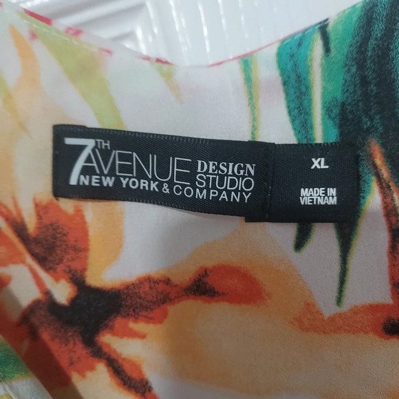 7th Avenue NY&CO Multicolored Floral Ruffled Cold-Shoulder Top in Size XL - Picture 7 of 9